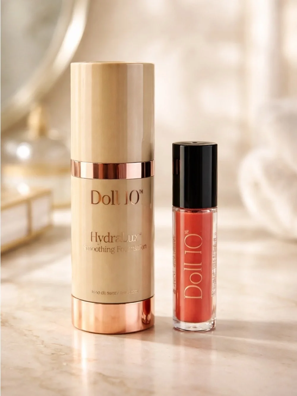 NWT DOLL 10 - HydraLuxe Smoothing Foundation- Fair & High Lip Shine - Celeb